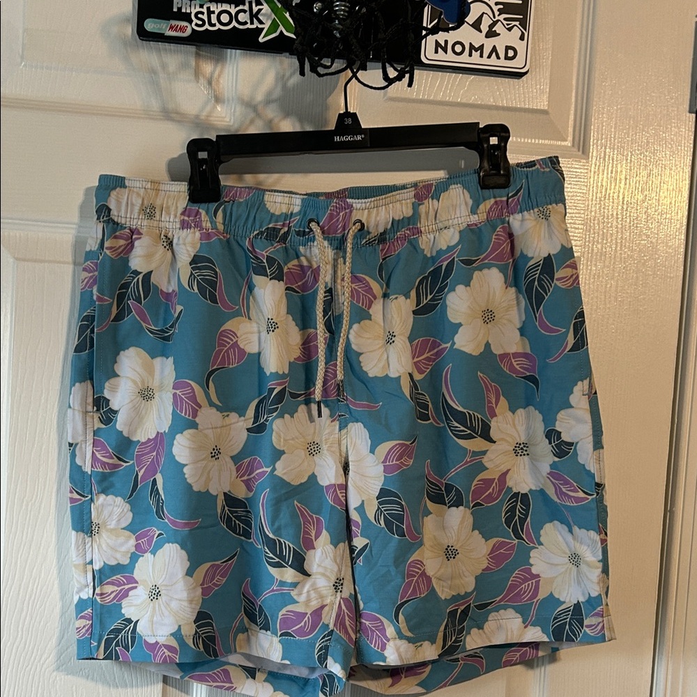 Faherty Floral Swim Trunks - Blue and White